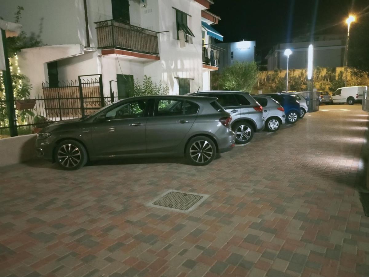B&B Hotel Costa Azzurra Spotorno Bagian luar foto