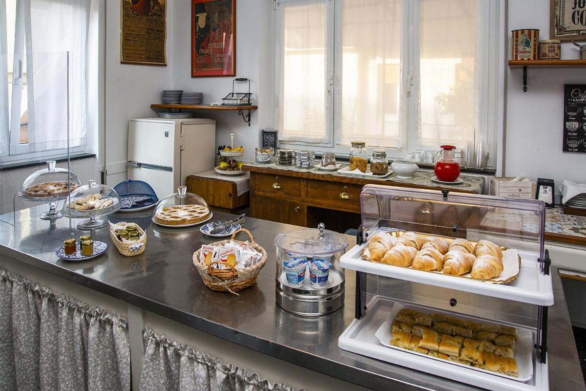 B&B Hotel Costa Azzurra Spotorno Bagian luar foto