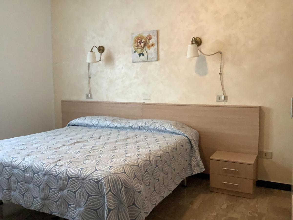B&B Hotel Costa Azzurra Spotorno Bagian luar foto