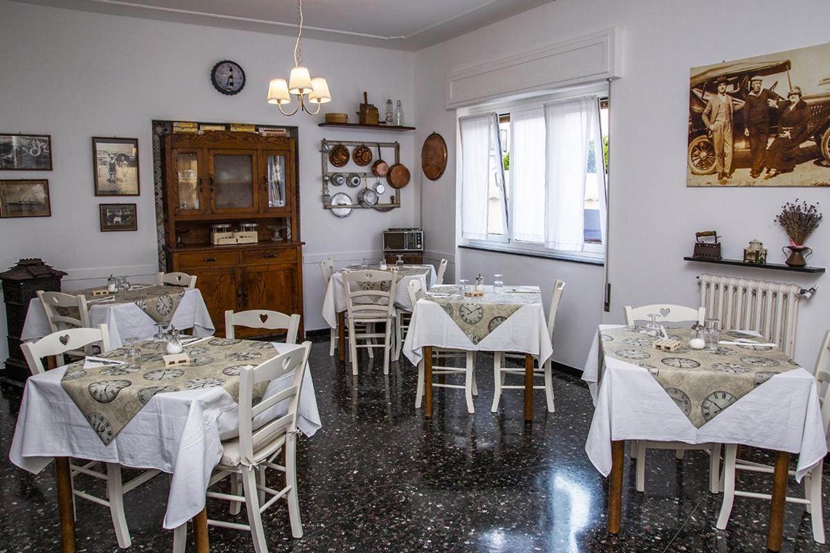 B&B Hotel Costa Azzurra Spotorno Bagian luar foto