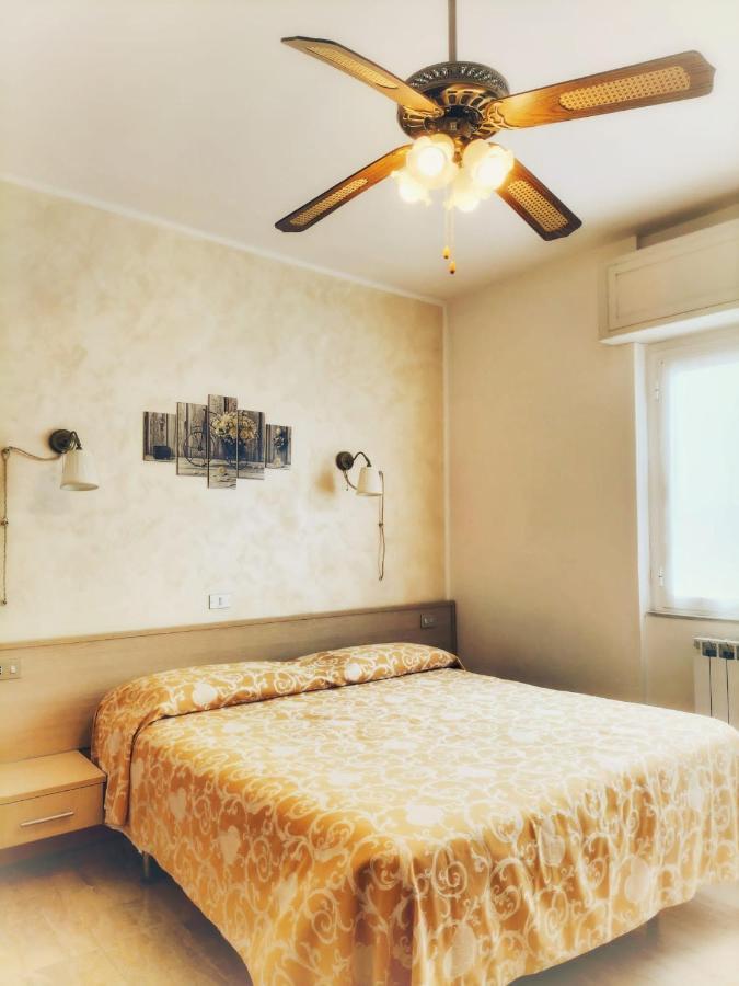 B&B Hotel Costa Azzurra Spotorno Bagian luar foto