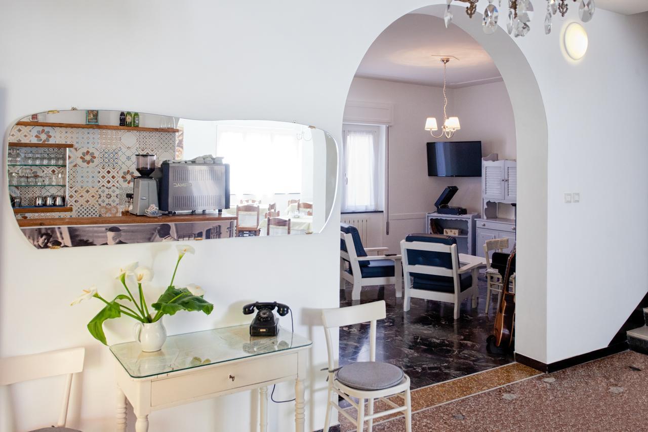 B&B Hotel Costa Azzurra Spotorno Bagian luar foto