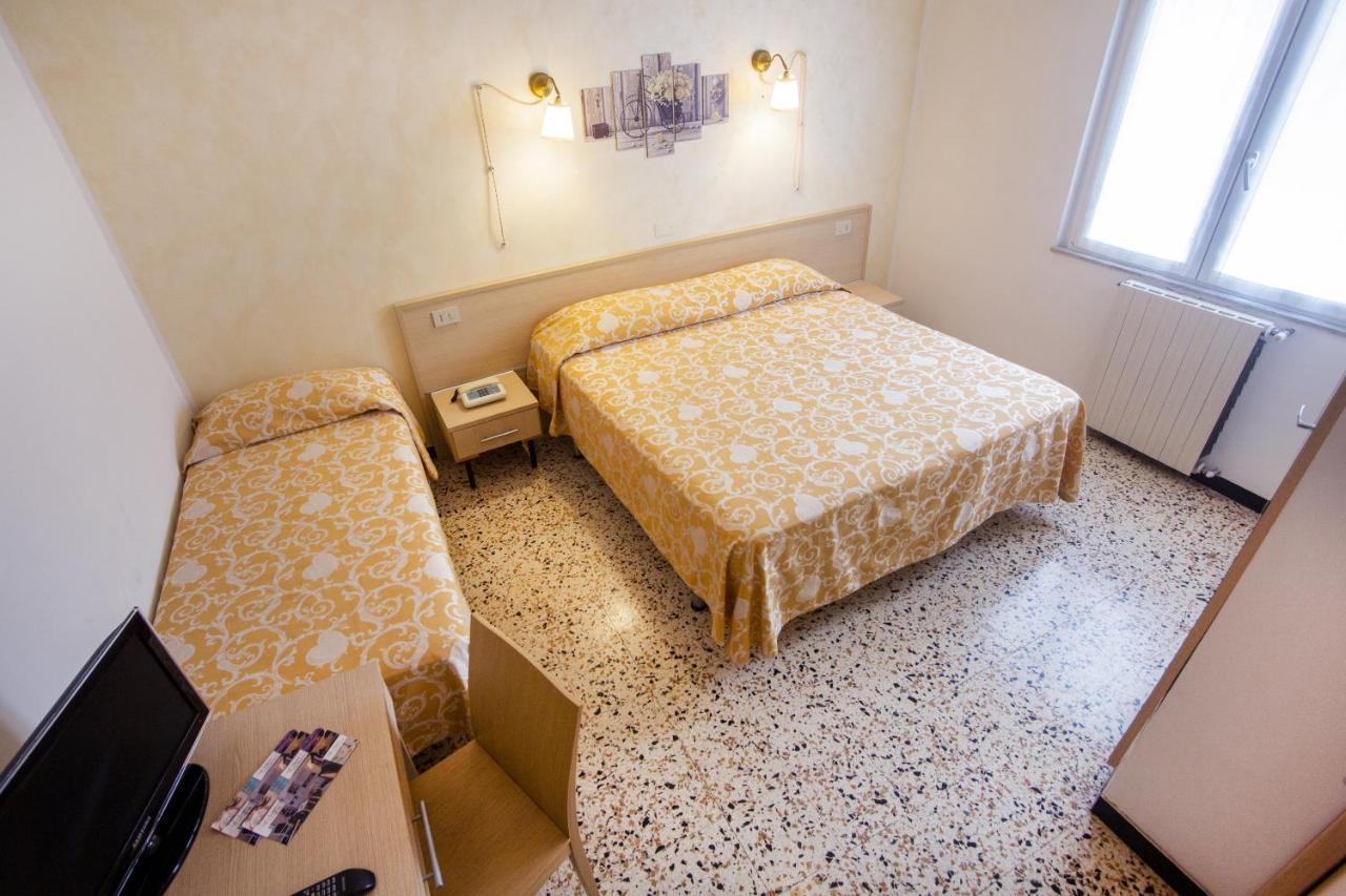 B&B Hotel Costa Azzurra Spotorno Bagian luar foto